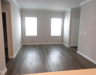 1003 Sora Way - Photo Thumbnail 4