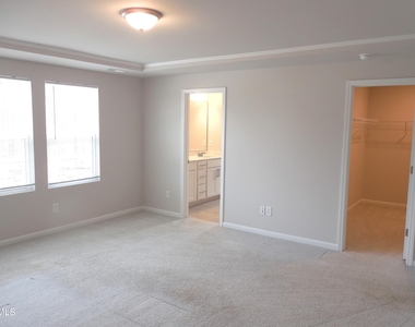 1003 Sora Way - Photo Thumbnail 12