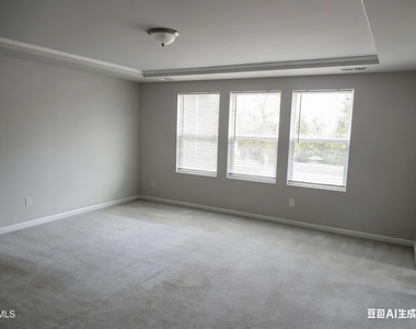 1003 Sora Way - Photo Thumbnail 11