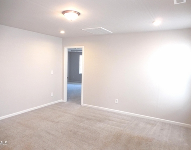 1003 Sora Way - Photo Thumbnail 9
