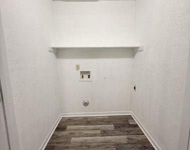 302 Park Avenue - Photo Thumbnail 5