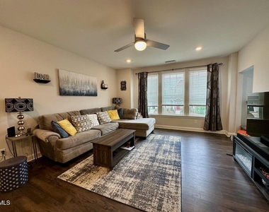 230 Marietta Way - Photo Thumbnail 2