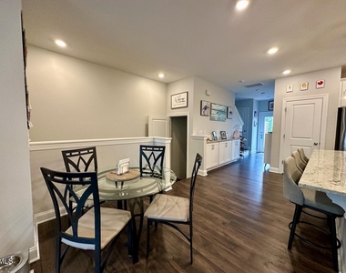 230 Marietta Way - Photo Thumbnail 4