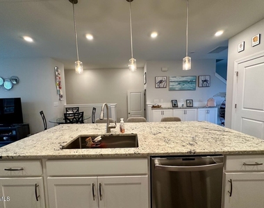 230 Marietta Way - Photo Thumbnail 6
