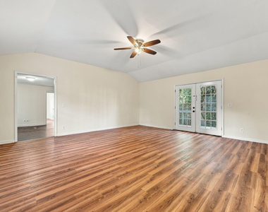 404 S Ash Street - Photo Thumbnail 9