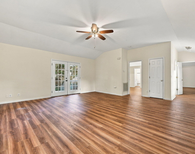 404 S Ash Street - Photo Thumbnail 6