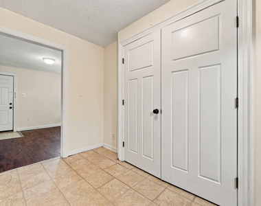 404 S Ash Street - Photo Thumbnail 30