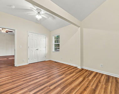 404 S Ash Street - Photo Thumbnail 20