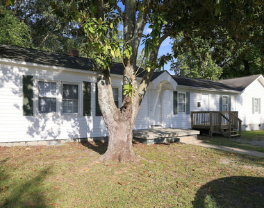 404 S Ash Street - Photo Thumbnail 1