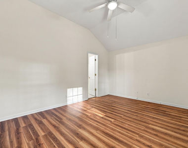 404 S Ash Street - Photo Thumbnail 26