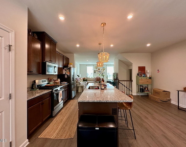 921 Romeria Drive - Photo Thumbnail 4