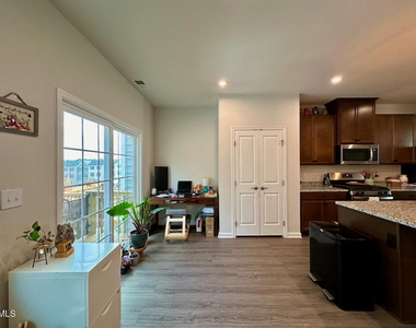 921 Romeria Drive - Photo Thumbnail 9
