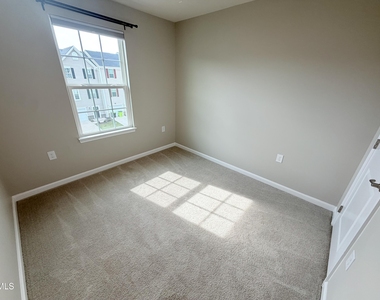 921 Romeria Drive - Photo Thumbnail 14