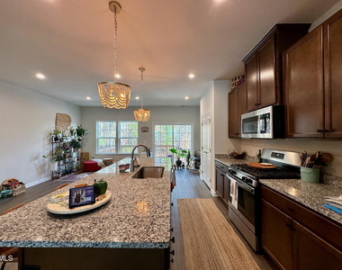 921 Romeria Drive - Photo Thumbnail 6