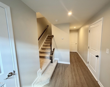 921 Romeria Drive - Photo Thumbnail 7