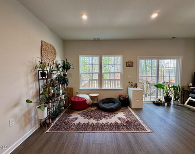 921 Romeria Drive - Photo Thumbnail 8