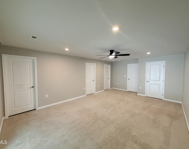 921 Romeria Drive - Photo Thumbnail 3