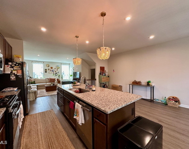 921 Romeria Drive - Photo Thumbnail 5