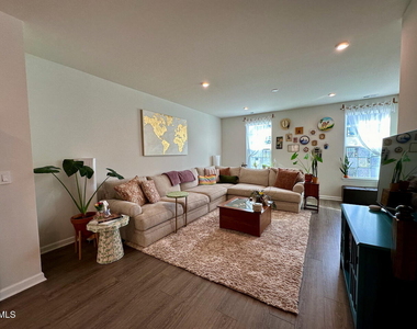 921 Romeria Drive - Photo Thumbnail 11