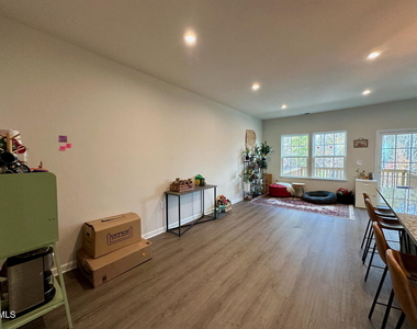 921 Romeria Drive - Photo Thumbnail 7