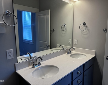 440 Douglas Falls Drive - Photo Thumbnail 9