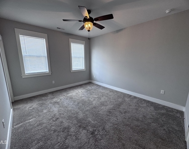 440 Douglas Falls Drive - Photo Thumbnail 8