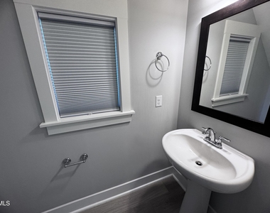 440 Douglas Falls Drive - Photo Thumbnail 7