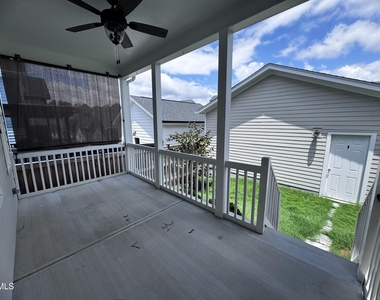 440 Douglas Falls Drive - Photo Thumbnail 16