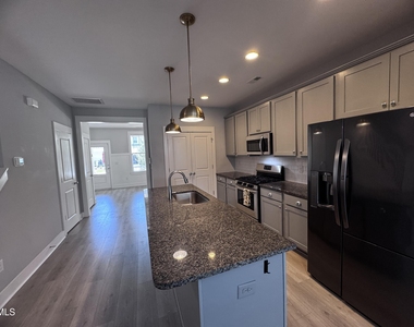 440 Douglas Falls Drive - Photo Thumbnail 6
