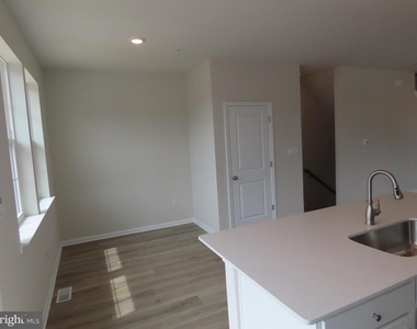 3080 Martha Way - Photo Thumbnail 6