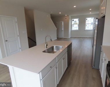 3080 Martha Way - Photo Thumbnail 7