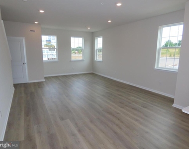 3080 Martha Way - Photo Thumbnail 8