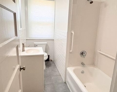 23 Morton Ave - Photo Thumbnail 7