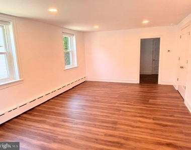 23 Morton Ave - Photo Thumbnail 1