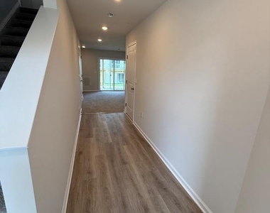 8207 Brodie Ct - Photo Thumbnail 30
