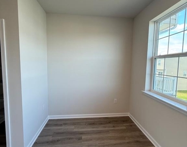 8207 Brodie Ct - Photo Thumbnail 41
