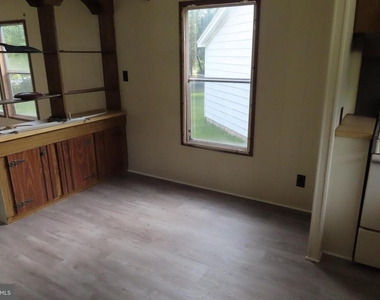 14169 Buchanan Trail West W - Photo Thumbnail 1