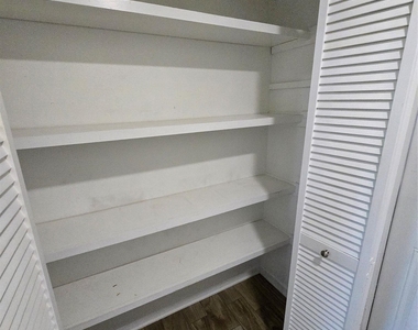 205 E Cherokee Dr - Photo Thumbnail 10
