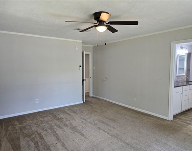 205 E Cherokee Dr - Photo Thumbnail 13