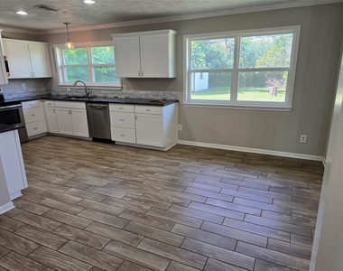 205 E Cherokee Dr - Photo Thumbnail 7