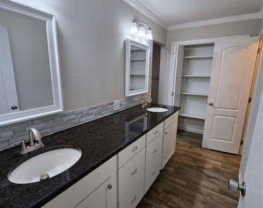 205 E Cherokee Dr - Photo Thumbnail 14