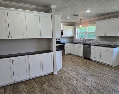205 E Cherokee Dr - Photo Thumbnail 6
