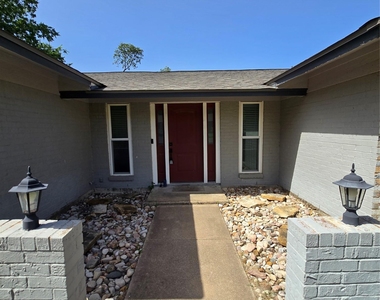 205 E Cherokee Dr - Photo Thumbnail 1