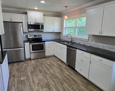 205 E Cherokee Dr - Photo Thumbnail 8