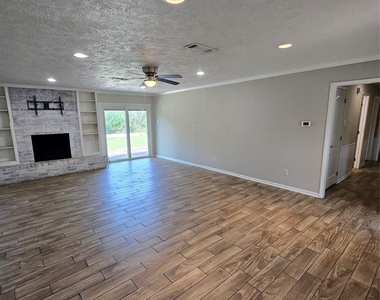 205 E Cherokee Dr - Photo Thumbnail 3
