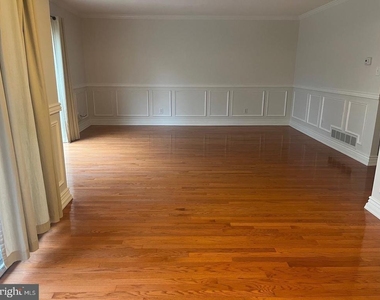 105 Montrose Avenue - Photo Thumbnail 5