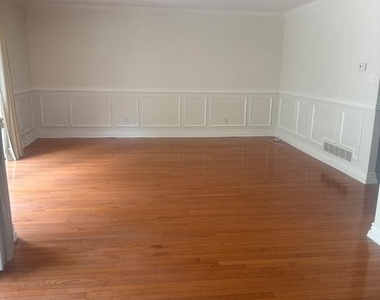 105 Montrose Avenue - Photo Thumbnail 18