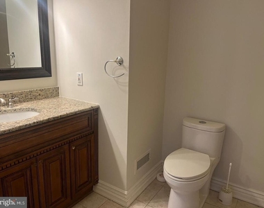 105 Montrose Avenue - Photo Thumbnail 15
