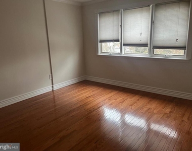 105 Montrose Avenue - Photo Thumbnail 14