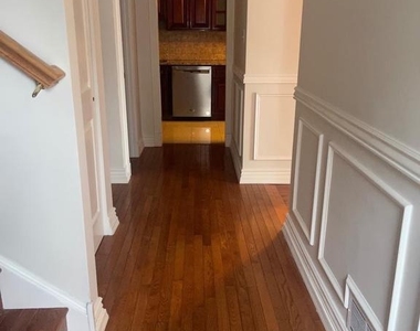105 Montrose Avenue - Photo Thumbnail 2
